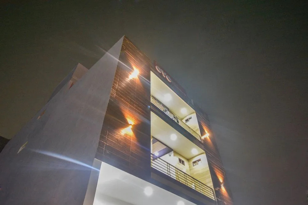 OYO 49906 Hotel Discovery Inn