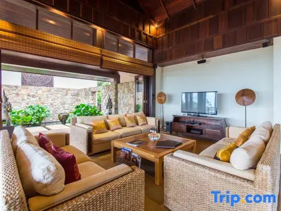 3 Bedrooms Deluxe Double room with ocean view (full double bed)
