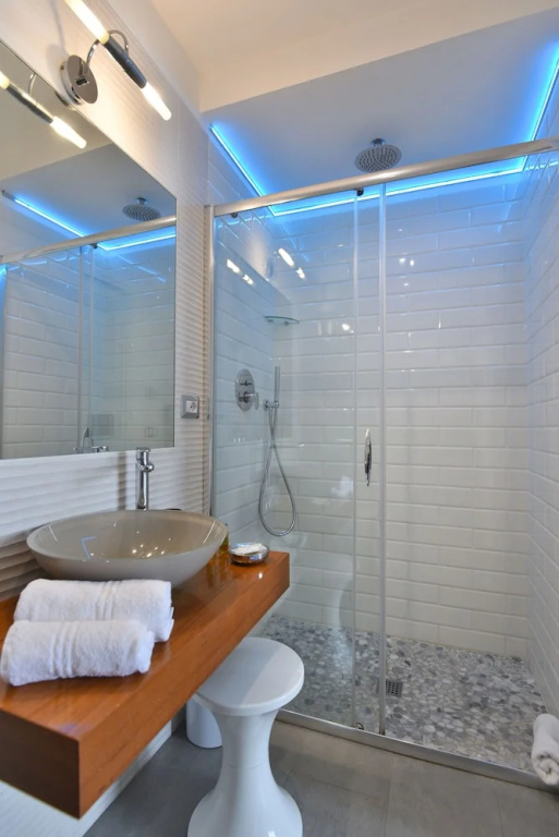 Deluxe Double room with city view (full double bed)