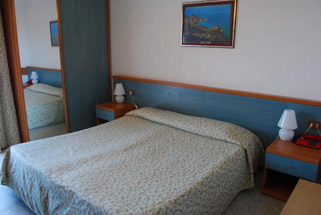 Standard Double room with sea view (full double bed)