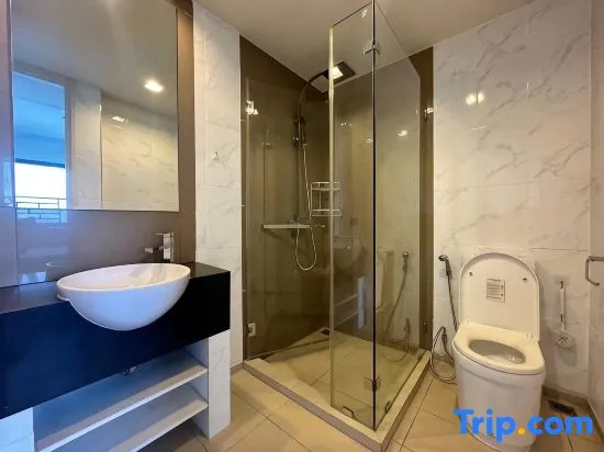 Unixx - High-Floor 2BR Sea View – Prime Pattaya Location