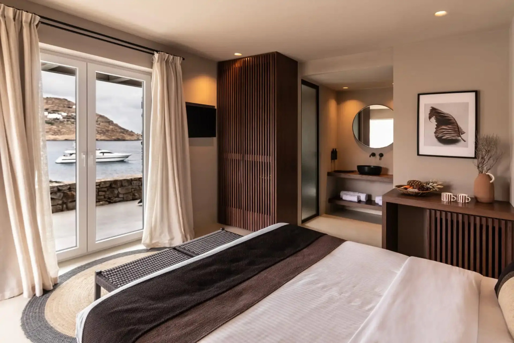 Deluxe with Hot Tub Double room with sea view (full double bed)