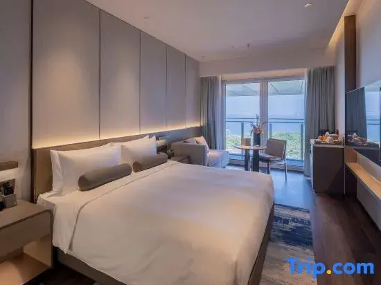Deluxe Double room with balcony and with lake view (full double bed)