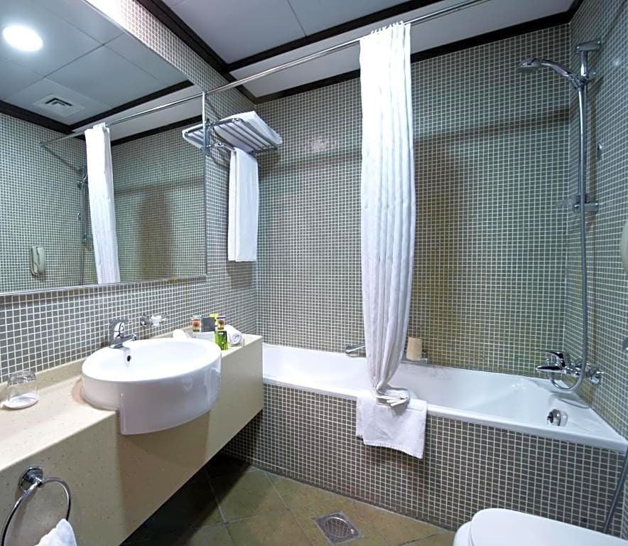 Time Oak Hotel & Suites