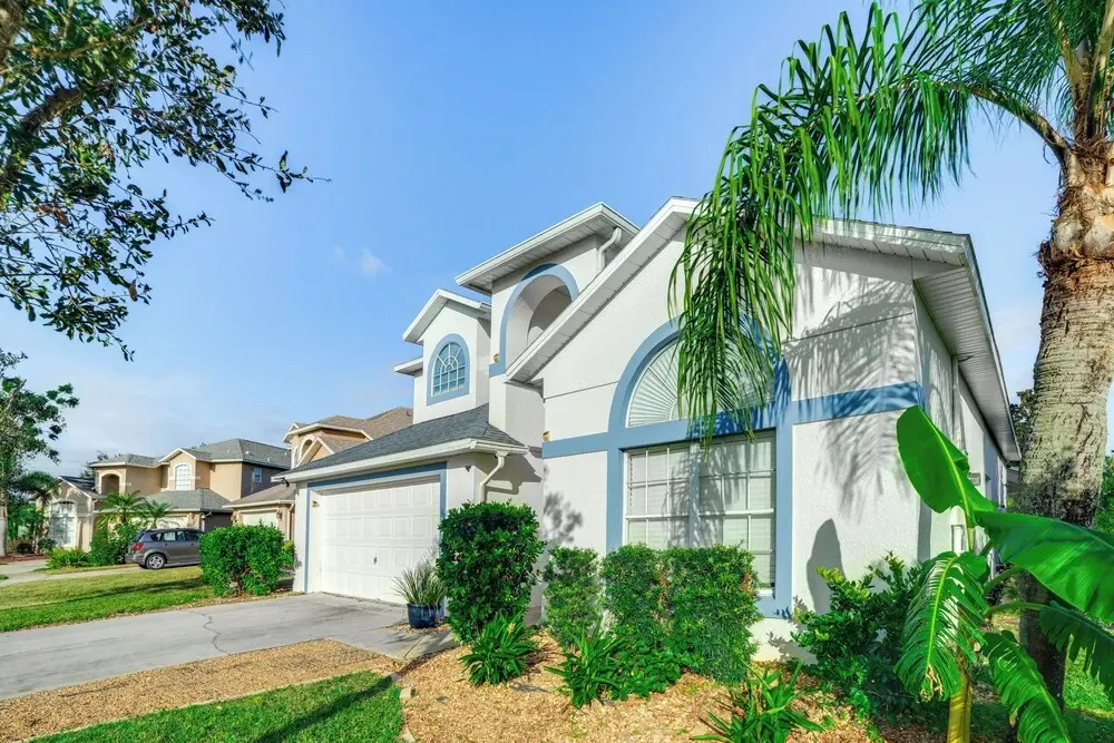 Outdoor Oasis: Home 4 Mi to Disney
