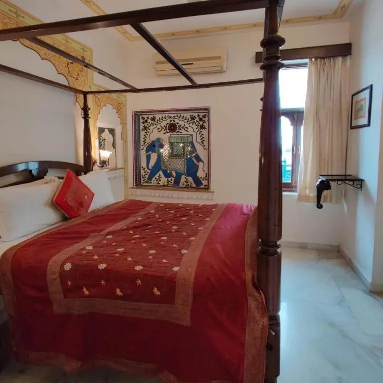 Superior room with pool view