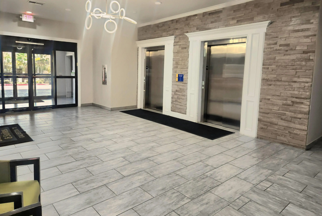 Days Inn & Suites by Wyndham Galveston West/Seawall