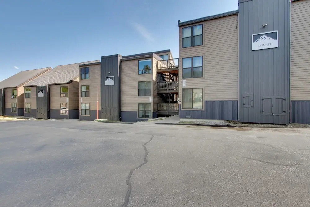 Modern Mountain-view Condo at Big Sky Resort!
