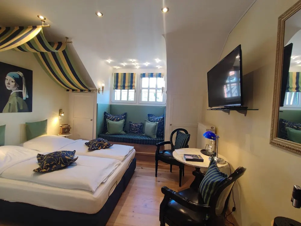 Comfort room