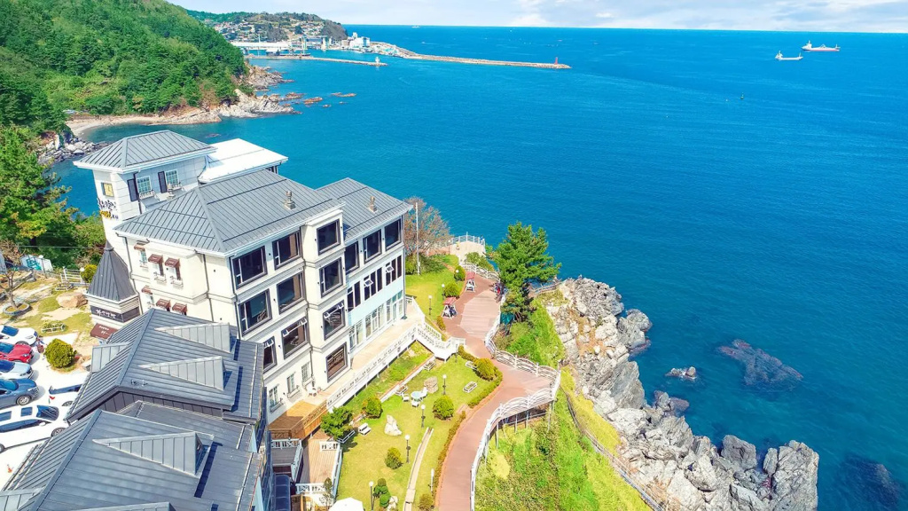 Beach & Waterfront