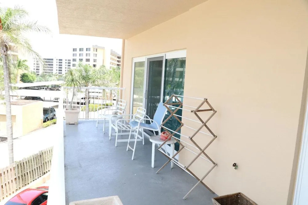 Jamaica Royale T32 - 2 Br Condo
