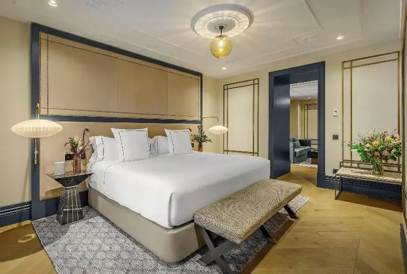 Double Suite (full double bed)
