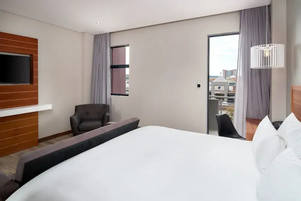 Luxury Double room with balcony and with city view (full double bed)