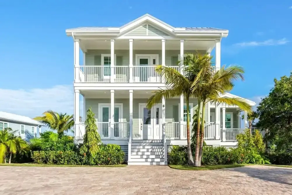 Mirador House by Brightwild Pool Dock