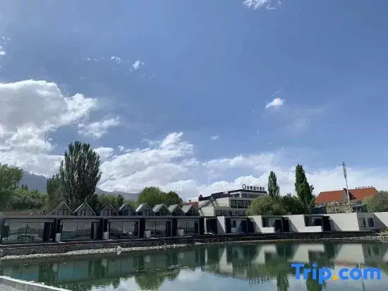 Panoramic Star Hotel(Gucheng road jincaotan branch)