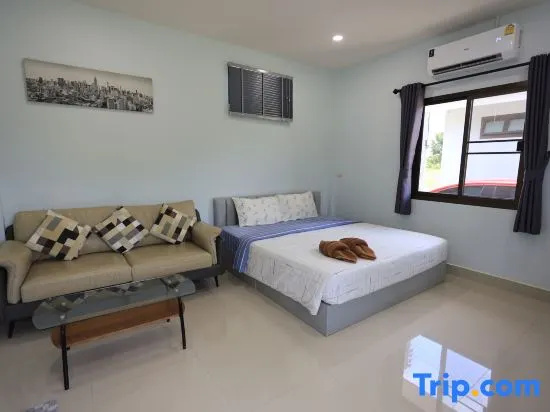 Superior Double room with garden view (full double bed)