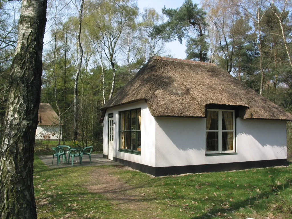 Well furnished bungalow, surrounded by nature