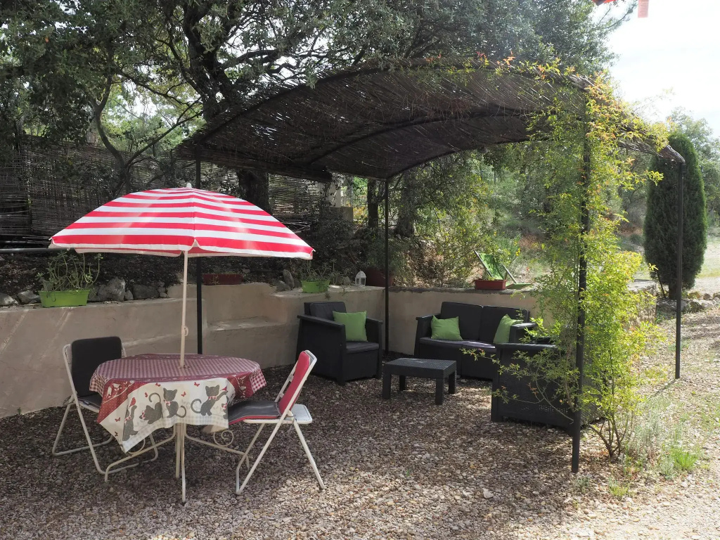 Provencal holiday home with private terrace, Bédoin