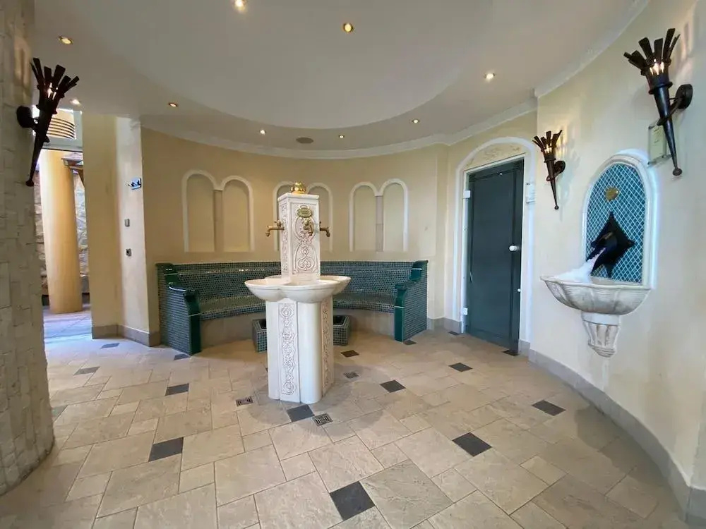 Lobby & Reception