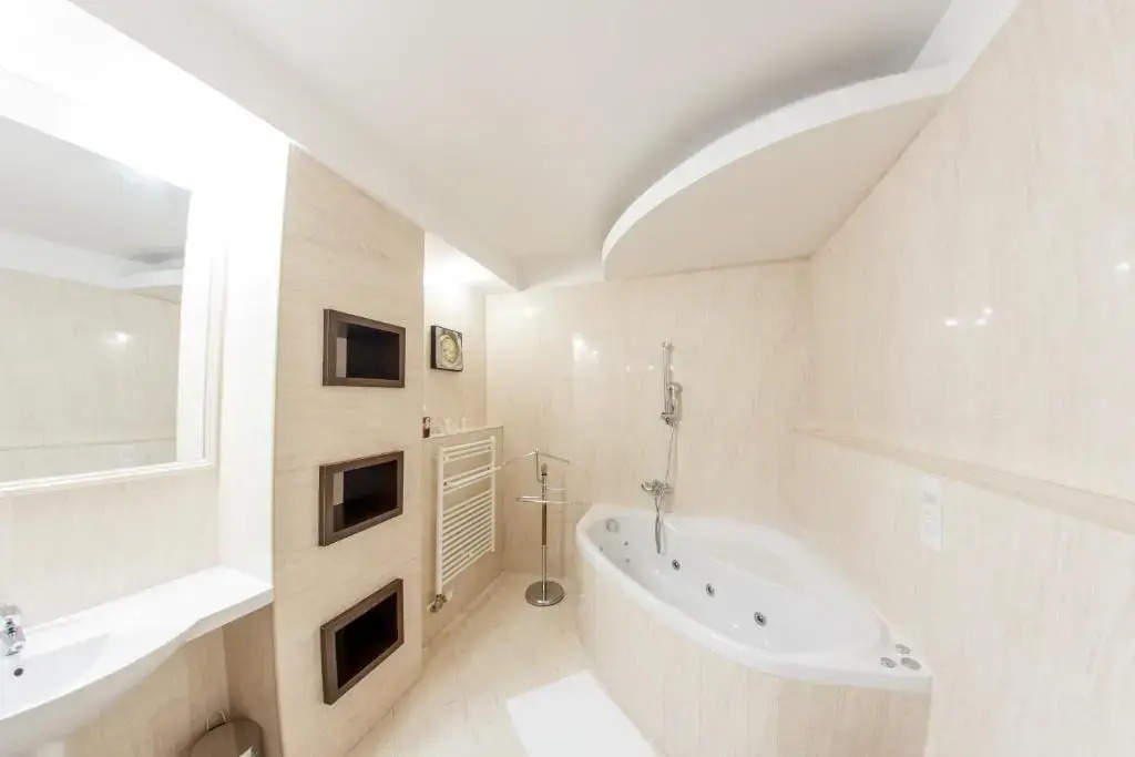 Kristály Imperial Hotel - фото 7