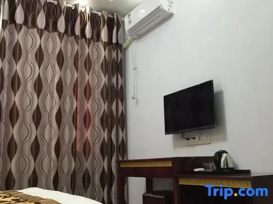 Standard Double room with river view (full double bed)