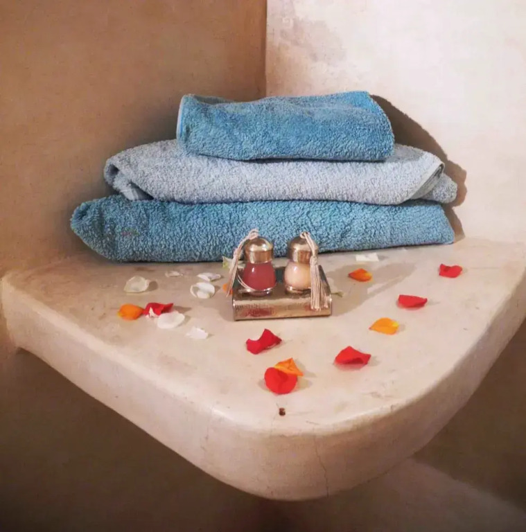 標準雙人房，配有大床