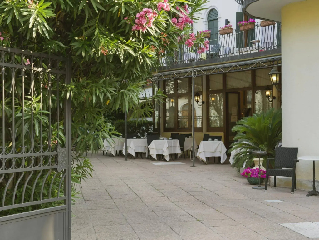 Hotel photo 12