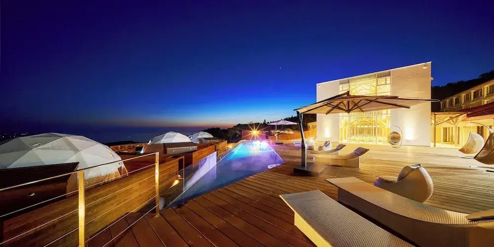 Beach & Waterfront