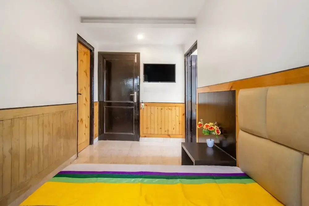 Deluxe Double room with land view (full double bed)