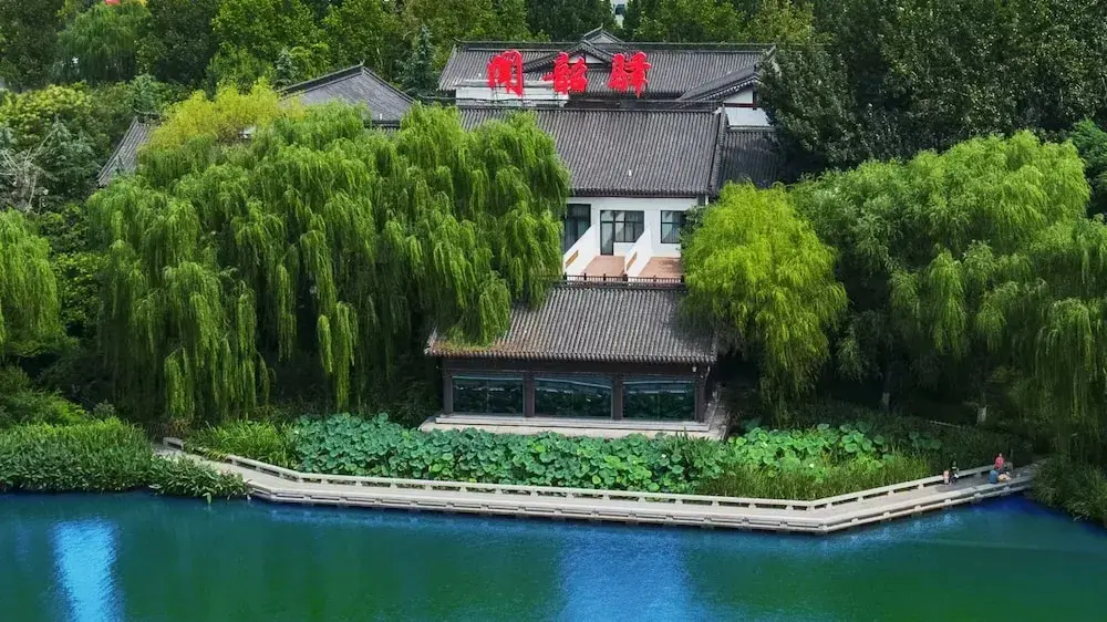 Ziyue Minghu Hotel