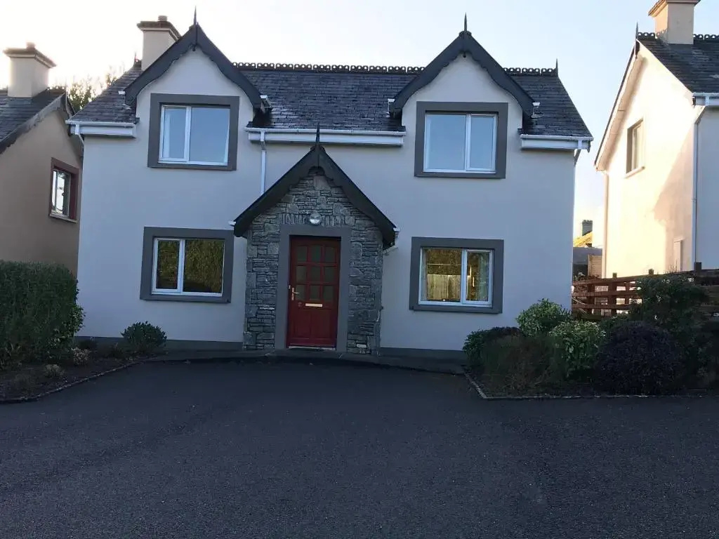 3 Bedrooms Cottage