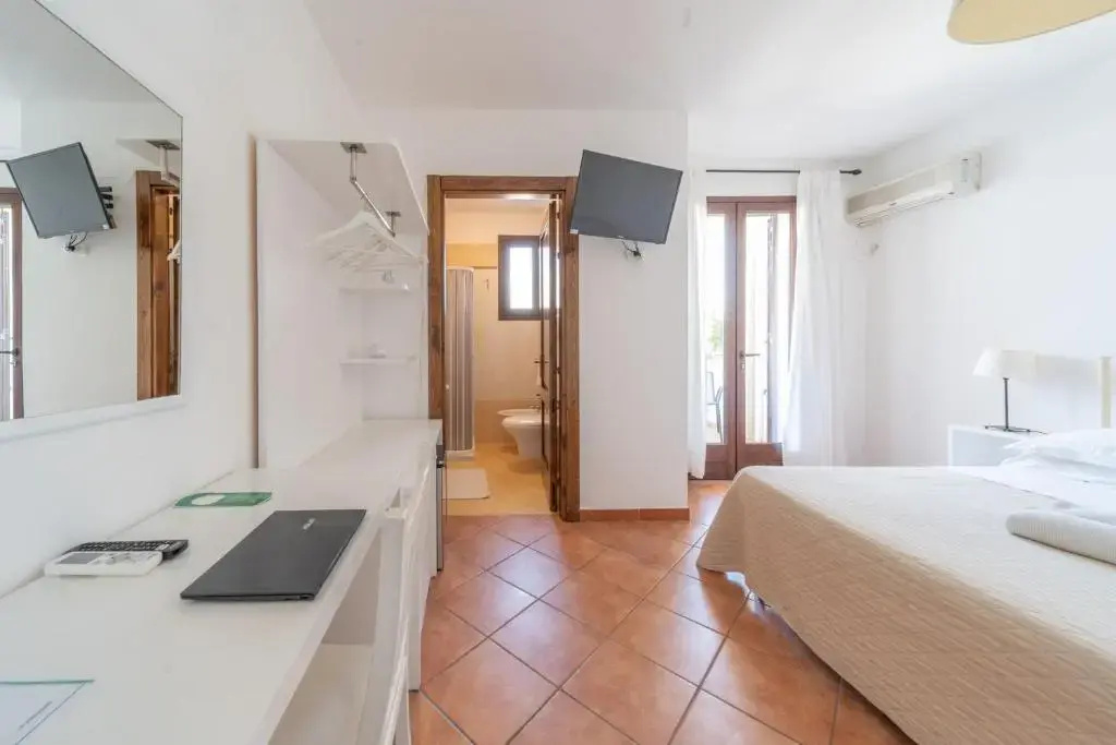 Standard Triple room with balcony