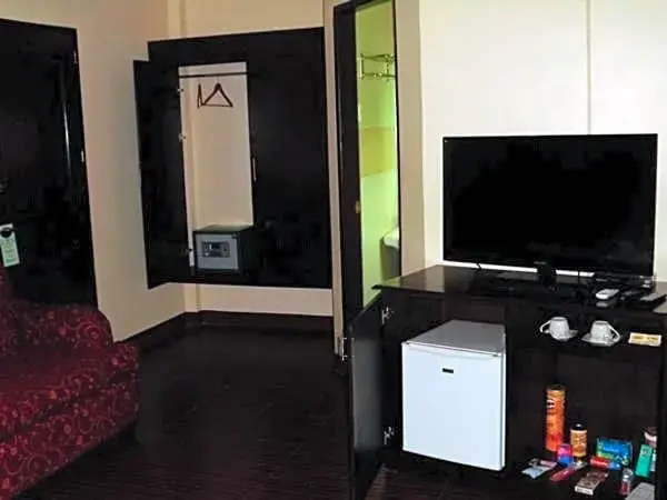 Deluxe Double room (full double bed)