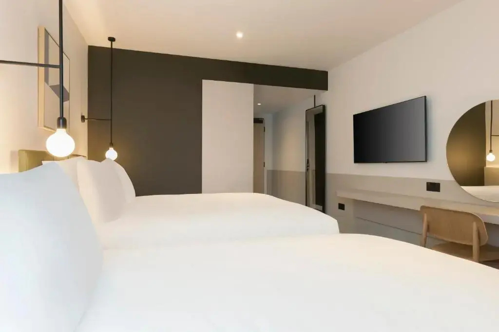 Leonardo Hotel Manchester Piccadilly Room Type - Superior Triple Room Leonardo Hotel Manchester Piccadilly Room Type - Superior Triple Room