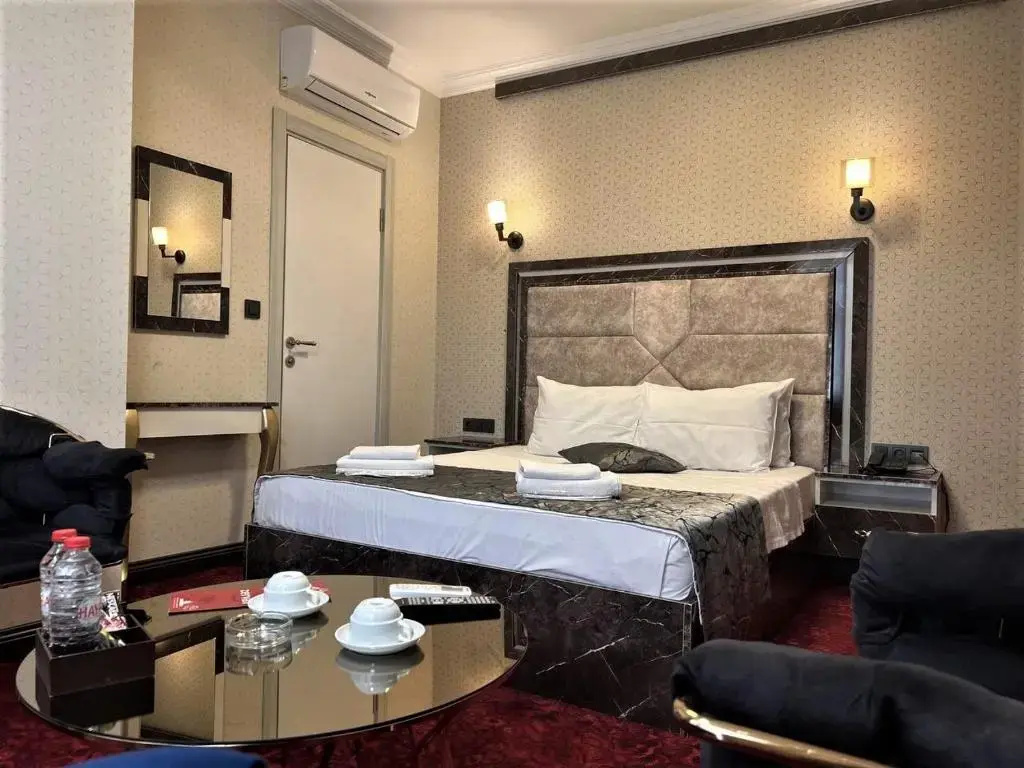 Deluxe Studio