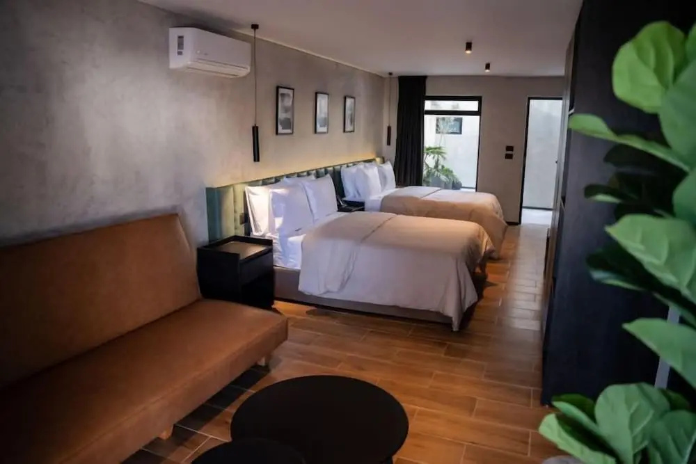 Deluxe Double room (full double bed)