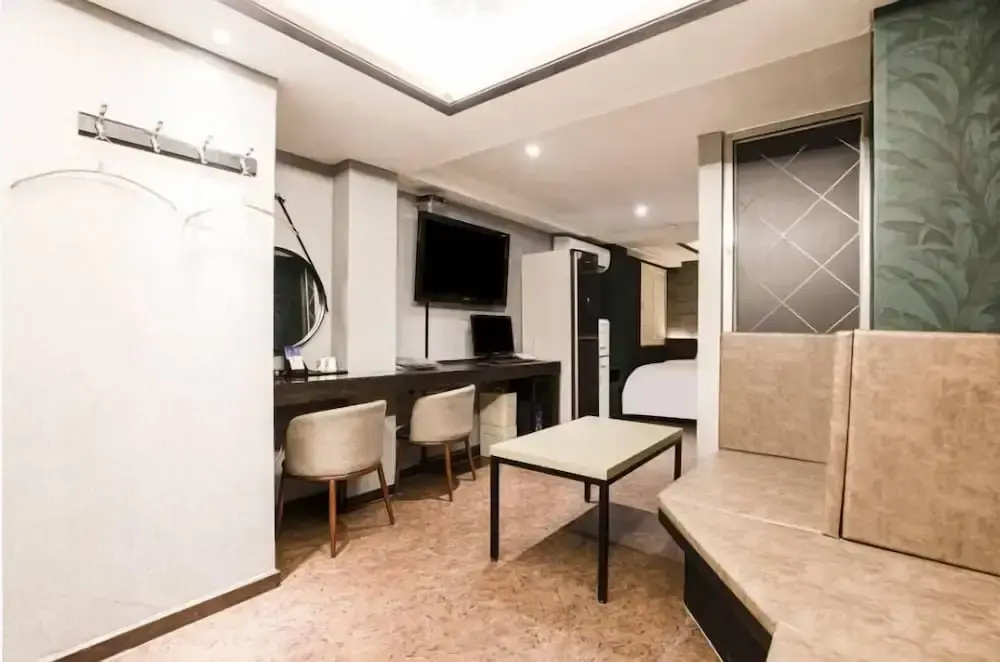 Luxury Suite