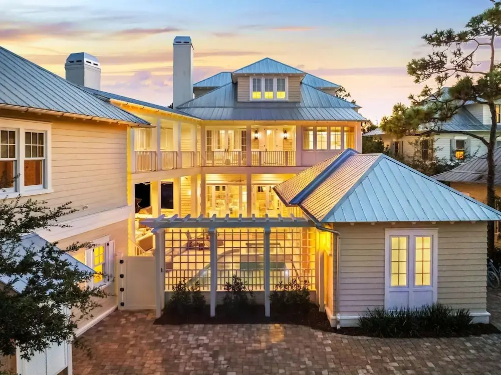 'rees On Wiregrass' Private Pool, Golf Cart, Carriage House Lake District, Watercolor, Fl 5 Bedroom Home by RedAwning