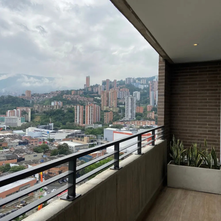 w Wonderful 1BR With Moder Balcony in Poblado