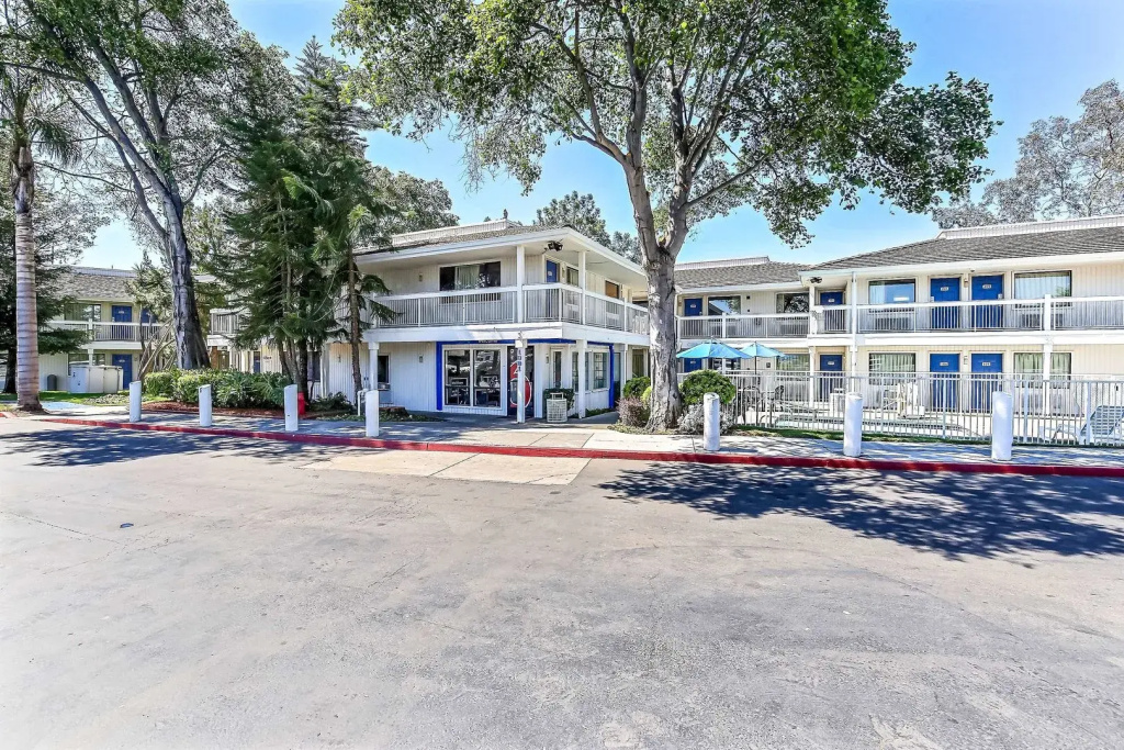Motel 6 Oakland, CA - Embarcadero: Фото объекта из Shelterz