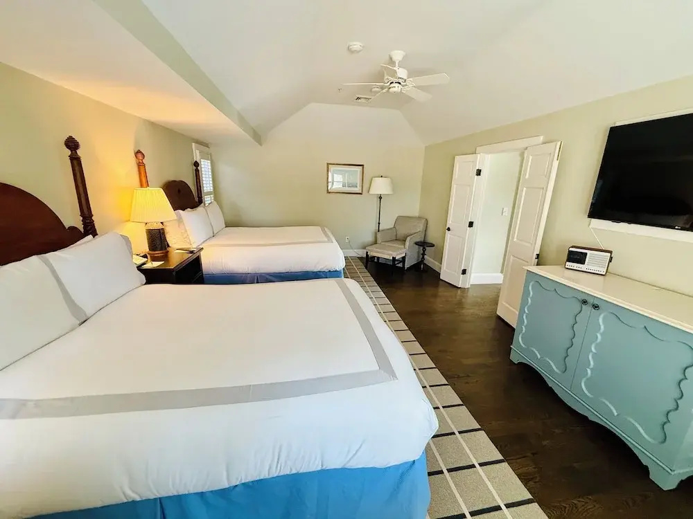Quadruple Suite with partial ocean view