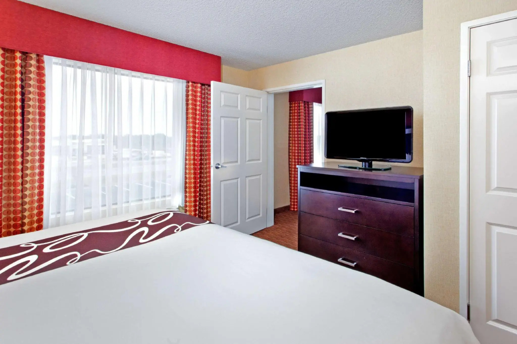 1 Bedroom Double Suite (full double bed)