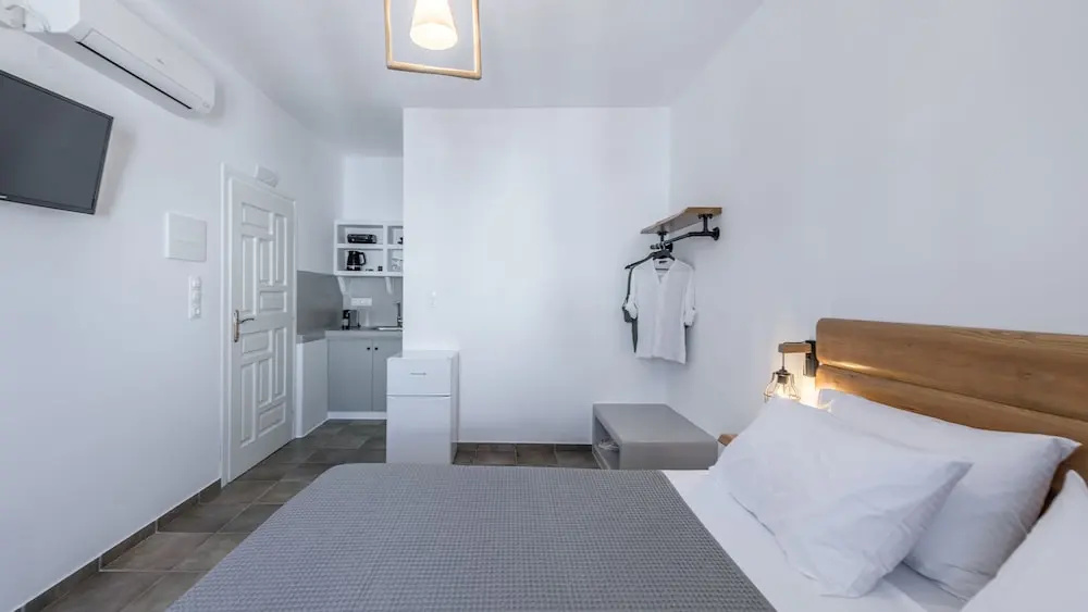 Junior Double room (full double bed)