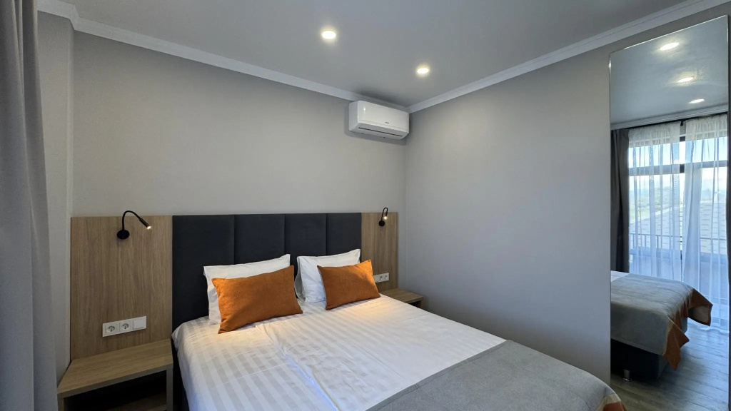 Standard Double room with balcony (full double bed)