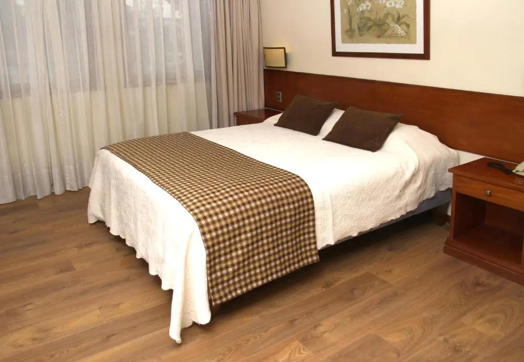 Tur Hotel Santiago - Chambres