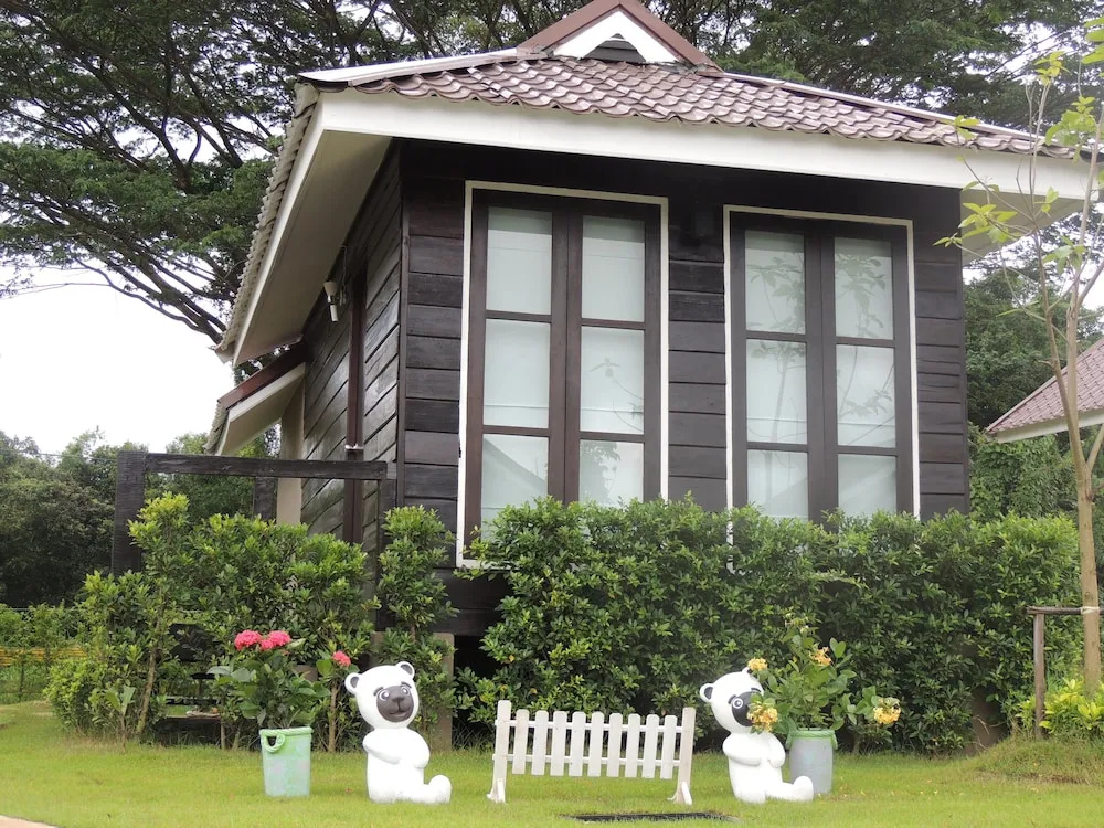 Deluxe Double Cottage with balcony (full double bed)
