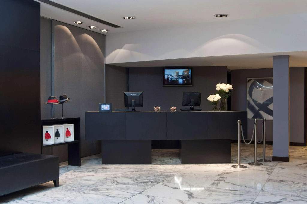Lobby & Reception