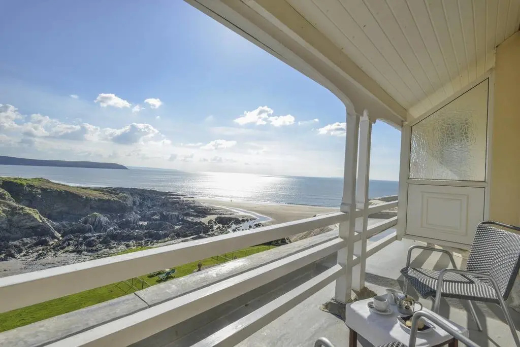 Balcony & Terrace