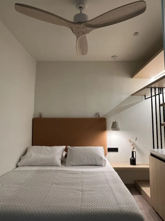 Deluxe Double room (full double bed)
