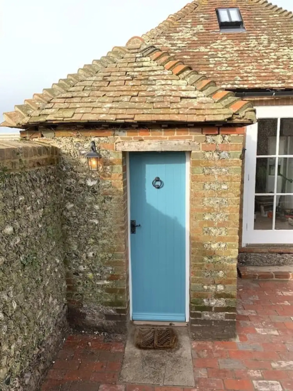 Sweet Small Barn With Tennis Court, Near Goodwood